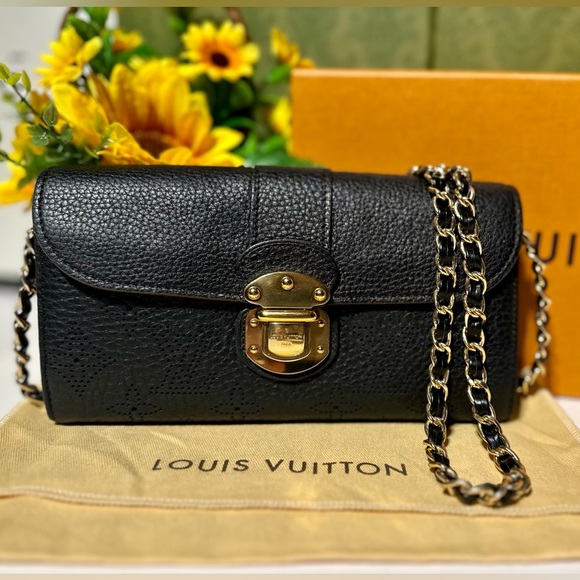 Louis Vuitton Handbags - 🔥SOLD🔥LOUIS🌻VUITTON Mahina Taiga Portofeuillis Wallet W/Box,Dust-bag & Chain